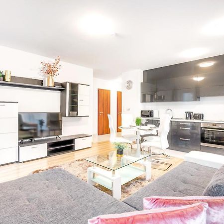 Modern Apartment With Free Garage And Balcony In The Downtown Budapest Eksteriør billede